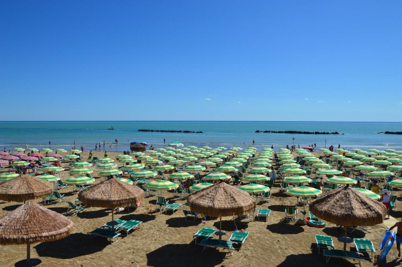 Case Vacanze Blue Bay Resort Roseto Degli Abruzzi Exteriér fotografie