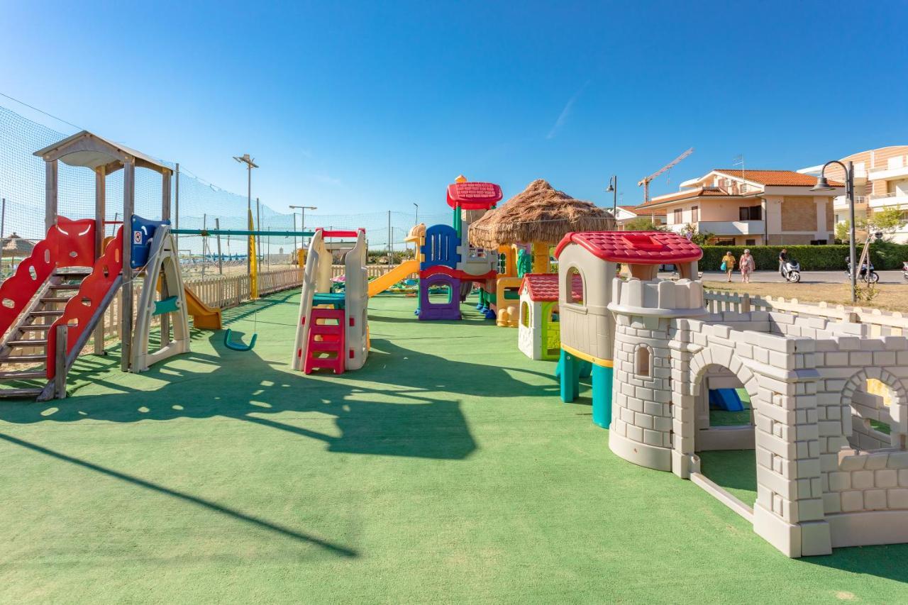Case Vacanze Blue Bay Resort Roseto Degli Abruzzi Exteriér fotografie