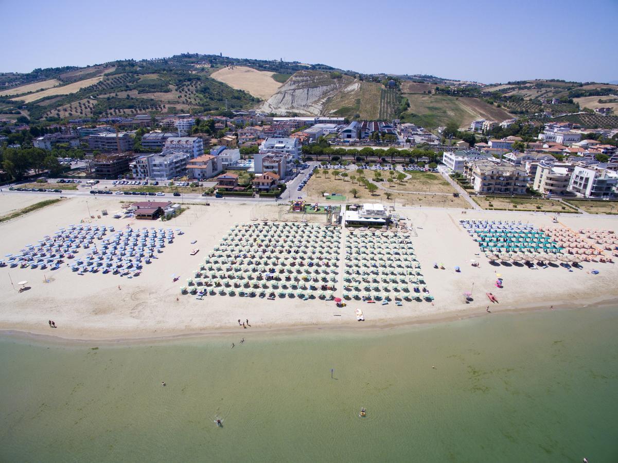 Case Vacanze Blue Bay Resort Roseto Degli Abruzzi Exteriér fotografie